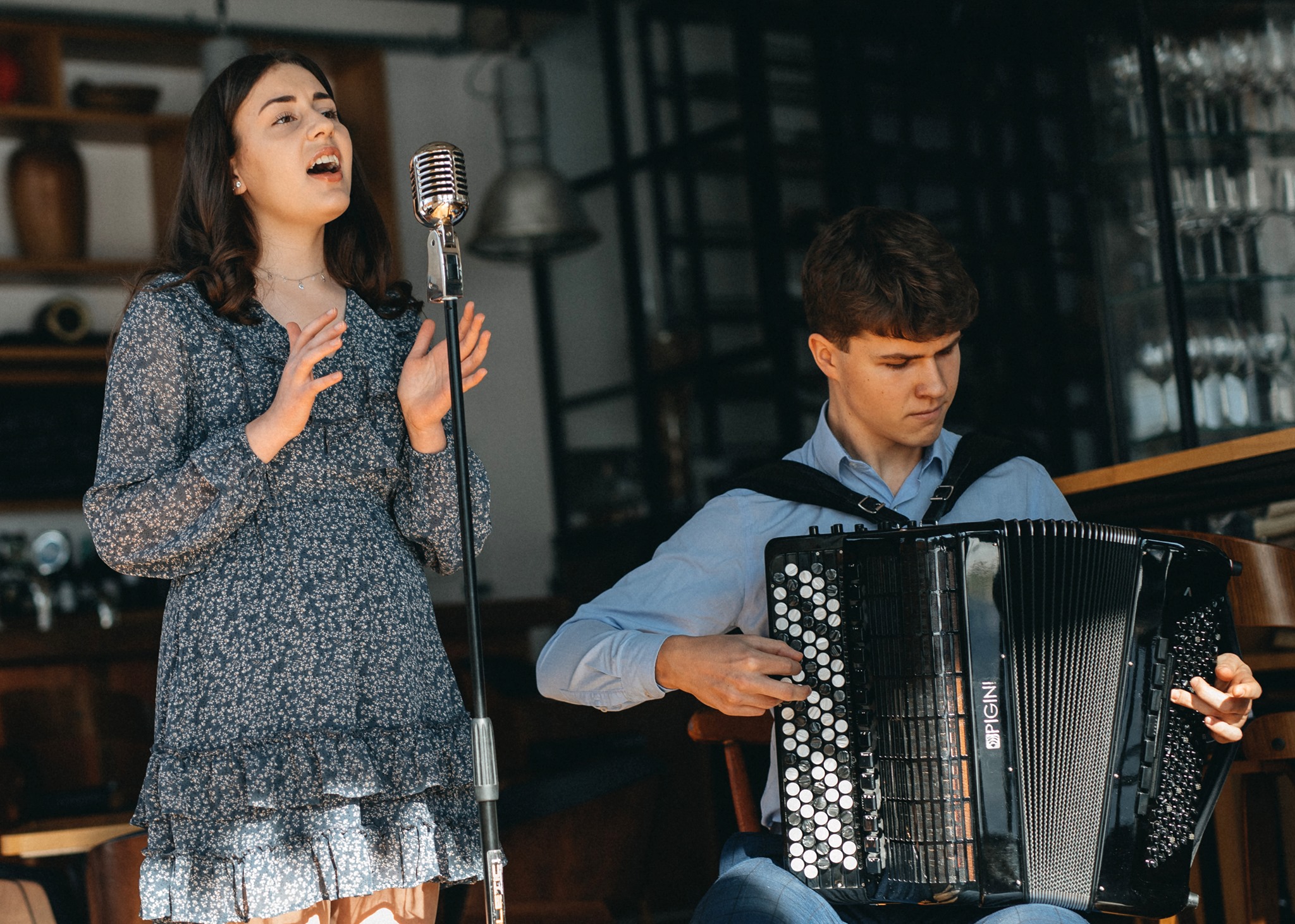 Muzyczne piątki w ogrodzie Salonu Win