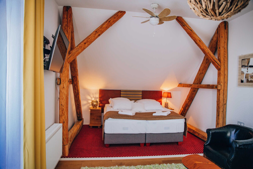 Pokój nr 1 – Deluxe z balkonem, Salon Win Jasło